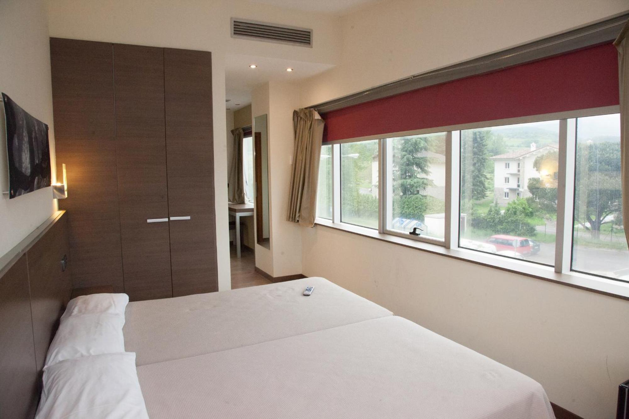 Hotel Izelai Alsasua Buitenkant foto